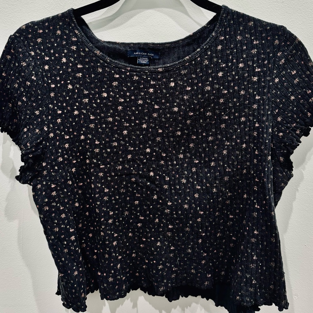 Floral dark grey top from American Eagle 🩶🪷